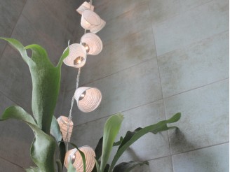 Guirlande lumineuse intérieure lanternes en papier salle de bain