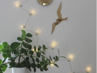 guirlande lumineuse déco métal blanche elume pièce à vivre